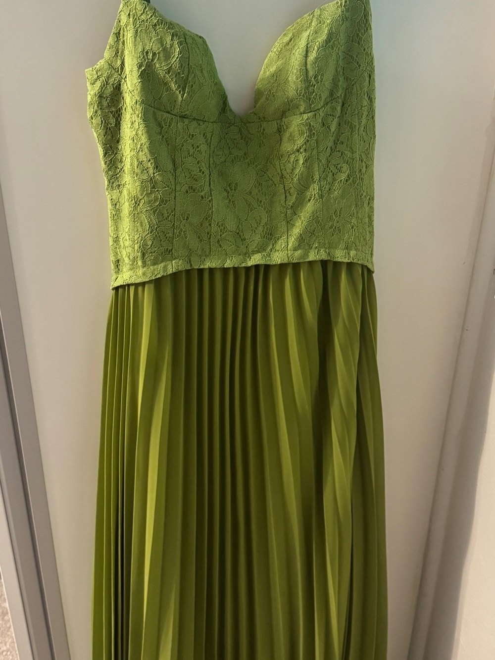 Green Lace Bustier Pleated Maxi Dress